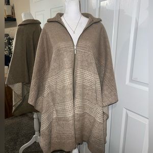 NWT Bernardo Wool Blend Full Zip Sweater Poncho